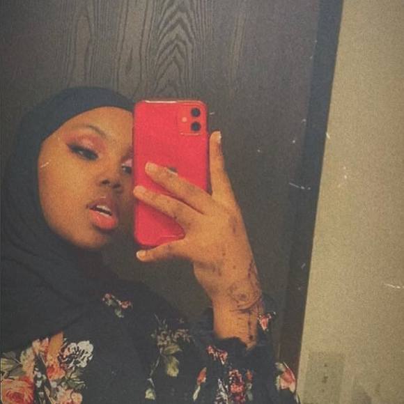 Meet your Posher, Amal - Picture 1 of 1